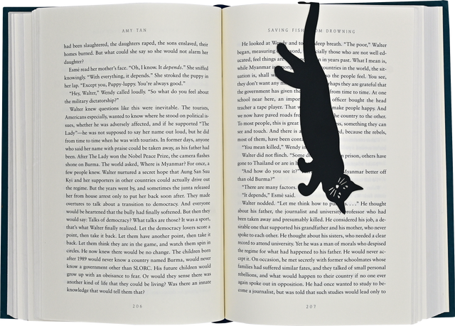 Curious Cat Hanging Metal Bookmark – Black Cat Book Page Marker Gift
