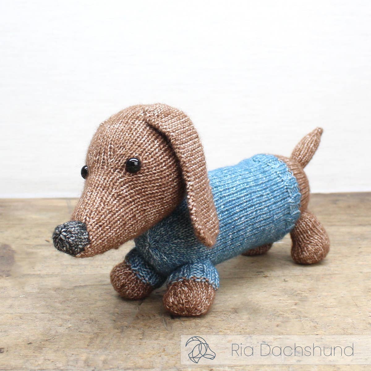 DIY Knitting Kit, Ria Dachshund – Dog Knitting Kit (30 cm Length)- 2.5 mm Knitting Needles NOT Included