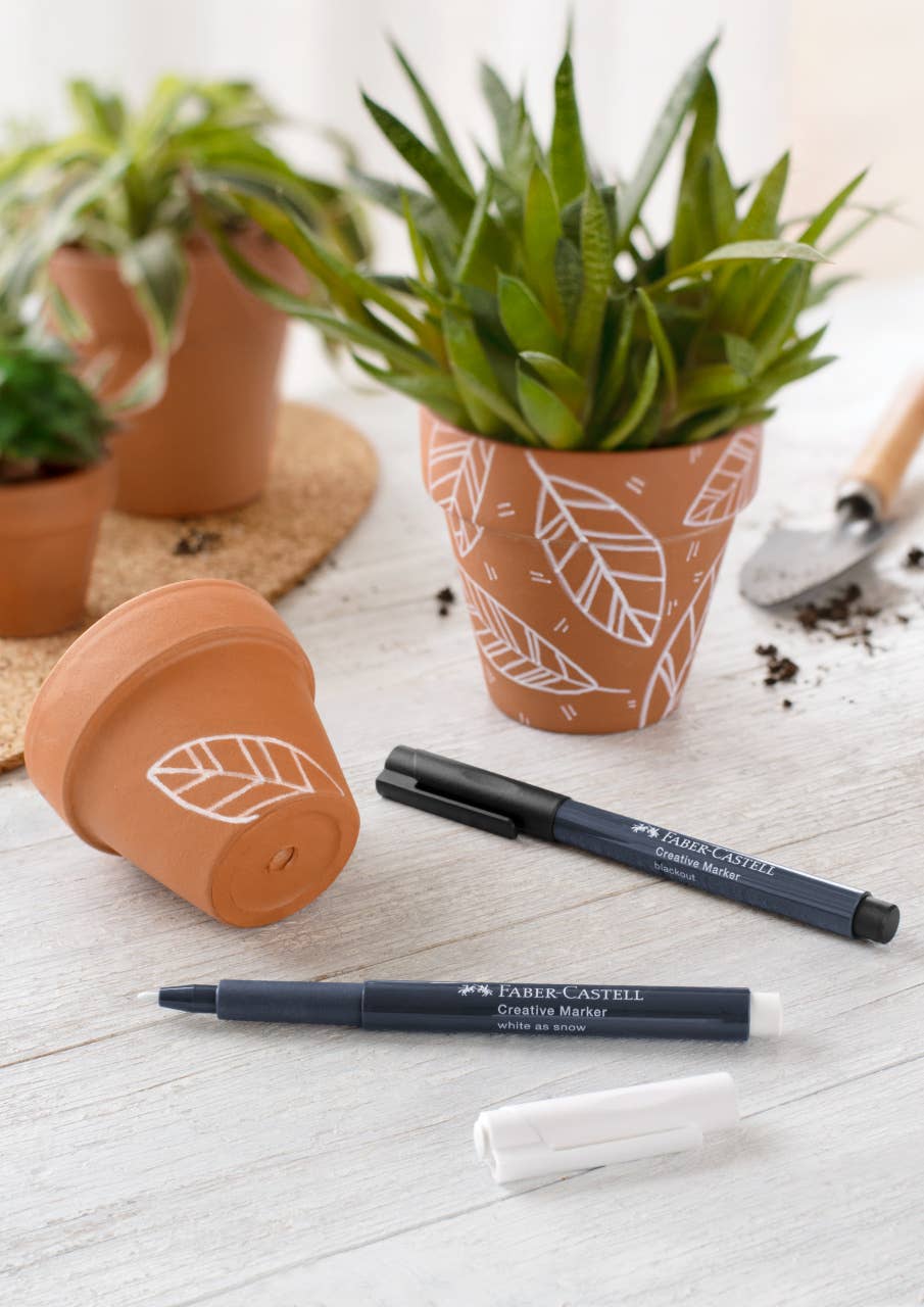 Creative Markers Black & White Set – 2 Multi-Surface Bullet Tip Pens, Faber-Castell